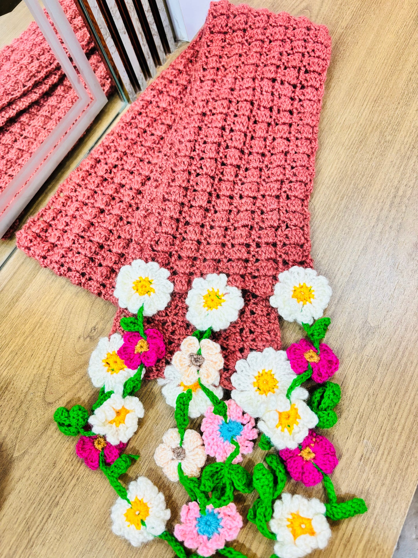 Woollen stale with multicolour flowers