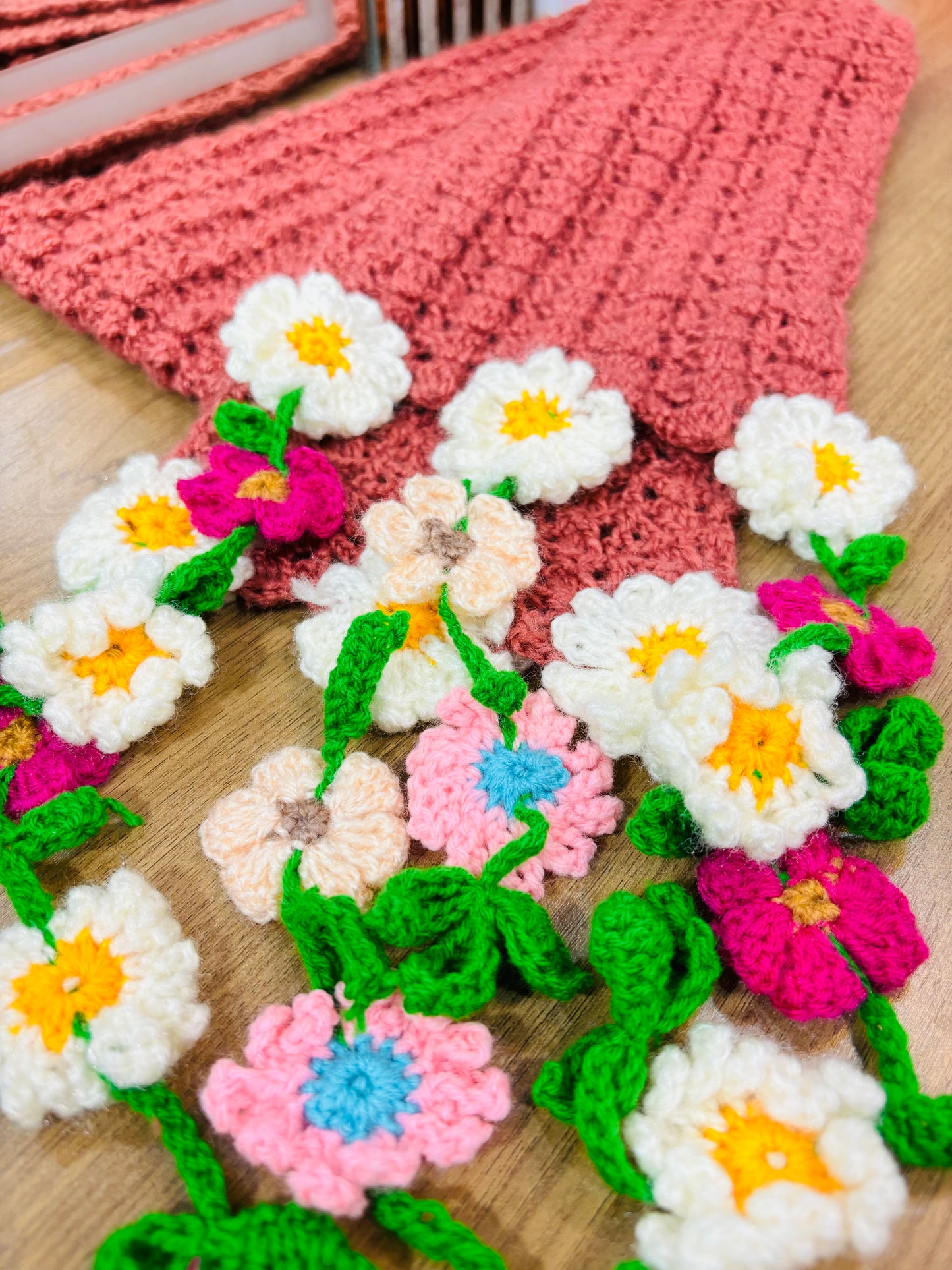 Woollen stale with multicolour flowers